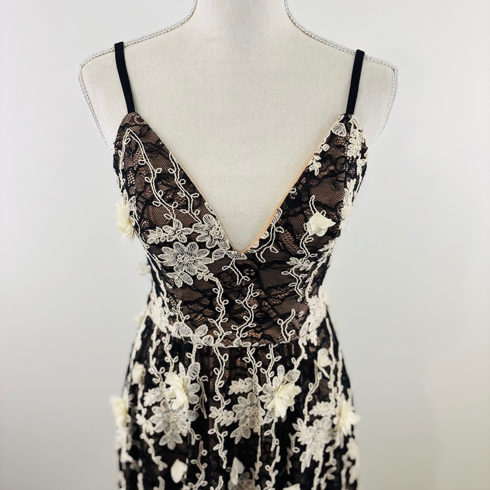 Dress the Population Tahani V-Neck Embroidered Mesh Cocktail Dress Blk/Wht Sz S - Picture 3 of 8